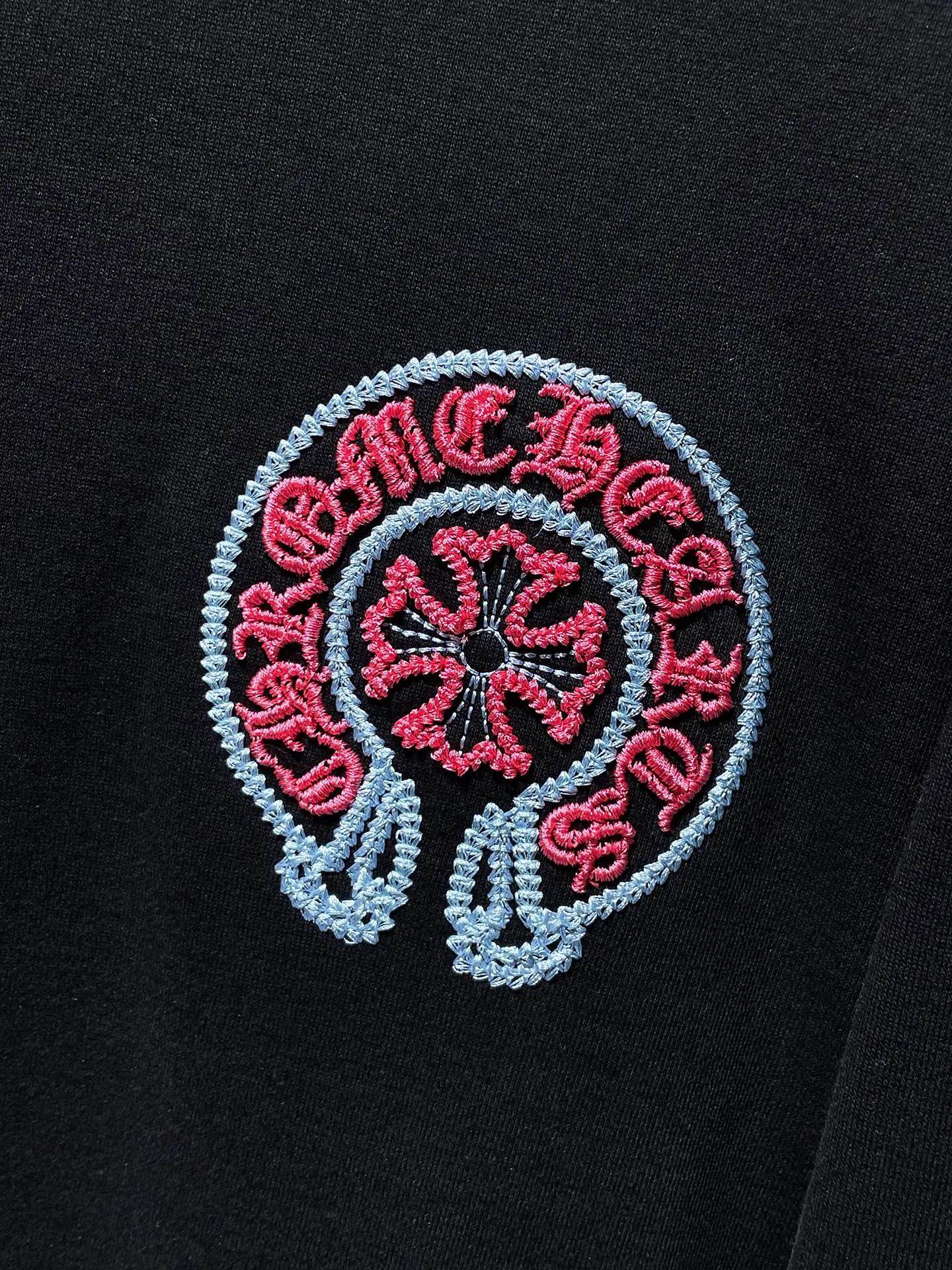 P270 Chrome Hearts Autumn and Winter 2025 Counter Synchronization Chrome Horseshoe Sanskrit Cross Embroidery Hooded Sweatshirt Vacuum Embroidery Method! Heavy embroidery! ! ! Tens of thousands of needles! ! Improved customized version of 1:1 high-gram weight high-quality fabric Recommended color: white black code number: S, M, L, XL